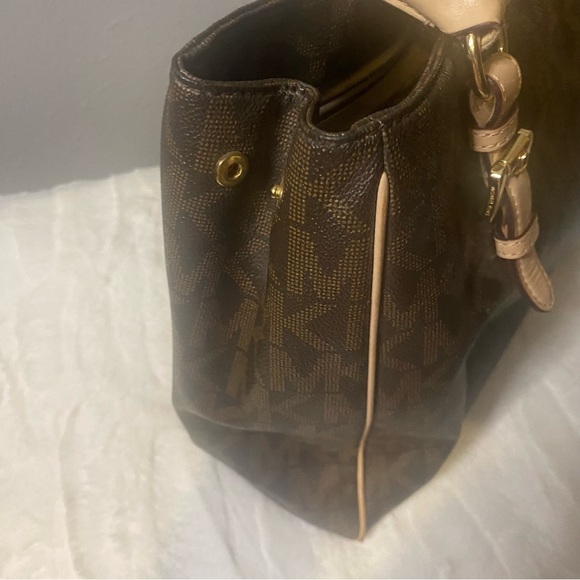 Michael Kors brown signature bag - Picture 10 of 11